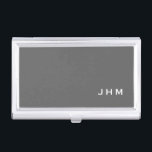 Berufliches Minimalistisch-Grau-Klassisches Monogr Visitenkarten Dose<br><div class="desc">Der berufliche Visitenkartenhalter weist ein elegantes minimalistisches Design in einer grauen Farbpalette mit weißen Akzenten auf. Benutzerdefinierte Monogramm-Initialen auf einem einfachen grauen Hintergrund; positioniert unten rechts Ecke. Diese Führungskraft Visitenkartenhalter mit personalisierten Monogramm-Initialen in einem einfachen klassischen modernen Schriftart ist als Vorlage mit benutzerdefiniertem Text konzipiert. Sie können den Text anpassen,...</div>