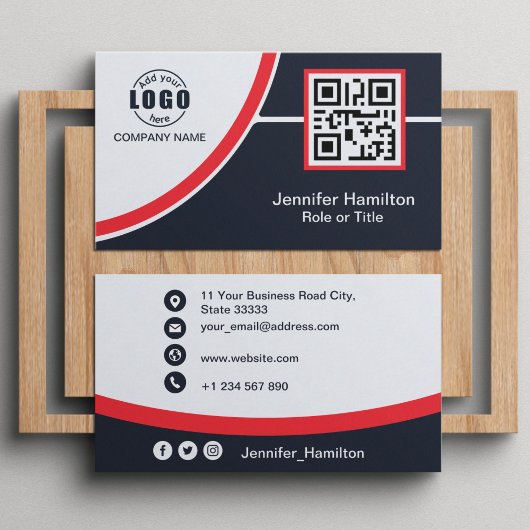 Berufliches Rot, um den QR-Code Ihres Logos hinzuz Visitenkarte