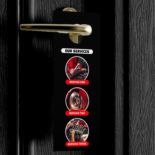 Berufliches rotes und schwarzes Kraftfahrzeug im D Türanhänger