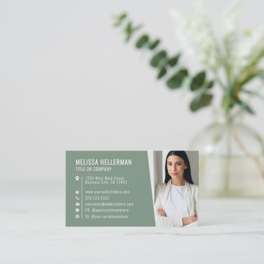 Berufliches Sage Green Modern Foto Logo Visitenkarte (Stehend Vorderseite)