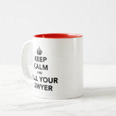 Beruhige dich und ruf deinen Anwalt an. Zweifarbige Tasse (Vorderseite Links)