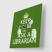 Beruhigen und eine Bibliothekarin (in beliebiger F Quadratische Wanduhr (Winkel)