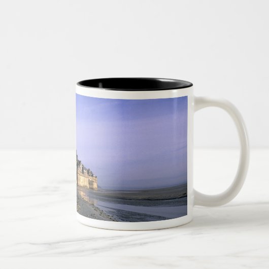 Berühmte Festung Le Mont St. Michel auf der Insel Zweifarbige Tasse (Rechts)