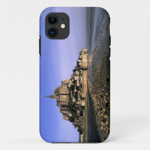 Berühmte Insel-Festung Le Mont St. Michel in iPhone 11 Hülle