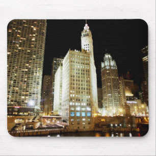 Berühmte Sehenswürdigkeit Chicagos nachts Mousepad
