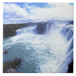 Berühmter Jodafoss-Fall in Nord- und Mittelisland Fliese