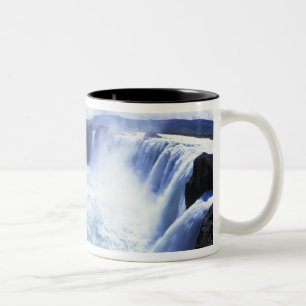 Berühmter Jodafoss-Wasserfall in Nord-Zentralislan Zweifarbige Tasse