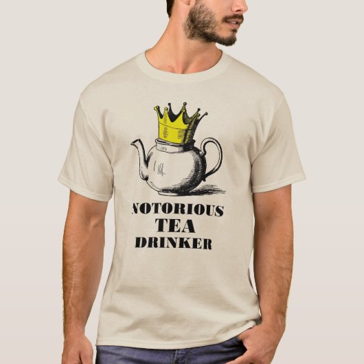 Berühmter Tea Drinker Royal Tea Pot in einer Krone T-Shirt (Vorderseite)