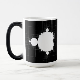 Berühmtes Mandelbrot Set weiß auf schwarzer Kaffee Verwandlungstasse