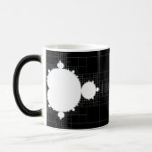 Berühmtes Mandelbrot Set weiß auf schwarzer Kaffee Verwandlungstasse (Links)