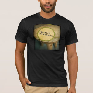 Beschädigt, aber ansehnlich T-Shirt
