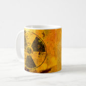 Beschädigte Nukleare Abfallcontainer-Tasse Kaffeetasse (Vorderseite Links)