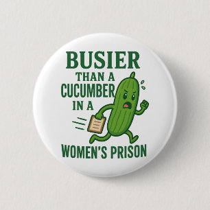Beschäftigter als eine Gurke in einem Frauen-Gefän Button