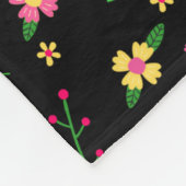 Beschäftigtes Blumenmuster auf Schwarz Fleecedecke (Ecke)