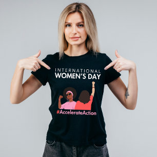 Beschleunigen Sie das Handeln Internationaler Frau T-Shirt