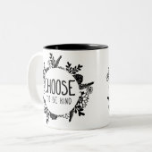 Beschließen Sie, nette schwarze Farbe zu sein Zweifarbige Tasse (Vorderseite Links)