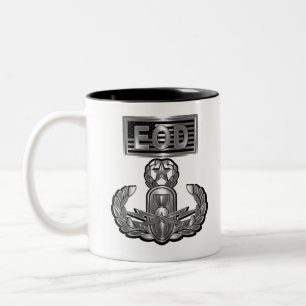 Beseitigung von Explosivstoffen Zweifarbige Tasse