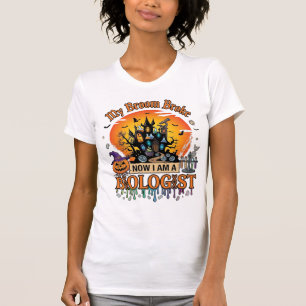 Besen Brach Biologe Halloween Verzaubertes Schloss T-Shirt