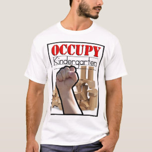 Besetzen Sie Kindergarten durch Kurt Schwengel T-Shirt