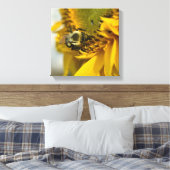 Besetzte Biene auf einer Sonnenblume Leinwanddruck (Insitu (Schlafzimmer))
