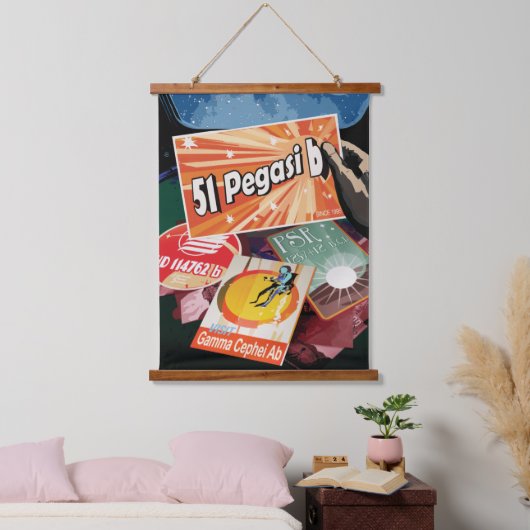 Besichtigen Sie das erste Exoplanet-System von auß Wandteppich Mit Holzrahmen (Schlafzimmer)