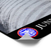 Besichtigung in der Nähe des Gilkey-Trench - Junea Poster (Ecke)