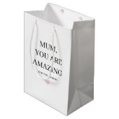 Besondere Personalisierte MUM Sie sind Phantastisc Mittlere Geschenktüte (Vorderseite Schrägansicht)