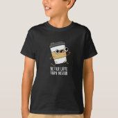 Besser Latte als nie lustiger Kaffee Pun Dark BG T-Shirt (Vorderseite)
