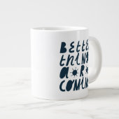 Bessere Dinge kommen Jumbo-Tasse (Vorderseite Rechts)