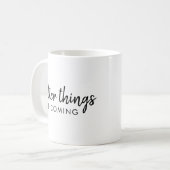 Bessere Dinge kommen | Moderne Schrift Positiv Kaffeetasse (Vorderseite Links)