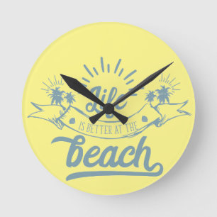 Besseres Leben am Strand Runde Wanduhr