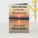 Best Boyfriend Your Light Shines Bright Birthday Karte<br><div class="desc">Mit dem Vers "Dein Licht leuchtet hell" verleihen Sie Ihrem Freund Ihre Liebe auf einer inspirierenden Geburtstagskarte bei Sonnenuntergang. Das minimalistische Design ist modern mit kühnen Goldfarben und Schwarz mit glühendem Wasser und einem friedlichen See.</div>