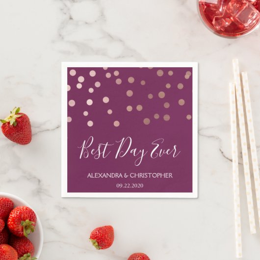 Best Day Ever Burgundy Confetti Wedding Serviette (Beispiel)