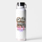 Best Friends Forever Sloth Hugs Monogram Birthday Trinkflasche (Rückseite)
