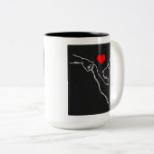 Best Friends Hand and Dog Line Art Pullover Zweifarbige Tasse (VorderseiteRechts)