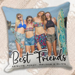 Best Friends Personalisiert Trendy Friendship Foto Kissen<br><div class="desc">Feiern Sie Ihre beste Freundin und Freundschaft mit einem maßgeschneiderten Foto Collage Keepake Kissen. Ob Geburtstag oder Weihnachten - dieses Kissen der besten Freunde ist ein wunderbares Geschenk, das noch viele Jahre lang ein Schatz sein wird. Das Kissen ist zweiseitig, sodass Sie auf jeder Seite verschiedene Fotos machen können. Front...</div>
