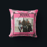 Best friends Photo Gift Pink  Kissen<br><div class="desc">The Best Friends Photo Gift Pink Throw Pillow is a heartfelt keepsake that celebrates the special bond between best friends. Featuring a soft pink design and a personalized photo, this pillow transforms a favorite memory into a cozy and meaningful décor piece. The gentle color palette and stylish layout create a...</div>
