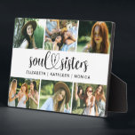 Best Friends Script Foto Collage Plaque Fotoplatte<br><div class="desc">Eine gute Foto-Plakette mit Platz für 6 Fotos. Dekoriert mit den Worten "Soul Schwestern",  in einem Skript-Schriftart. Personalisieren Sie es mit Fotos Ihrer Freunde und deren Namen. Perfektes Geschenk für Ihre BESTE FREUNDIN. Entworfen für Sie von BlackBerry Boulevard.</div>