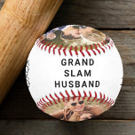 Best Husband Foto New Wedding Baseball<br><div class="desc">Gib dem besten Mann, der je ein Baseballfan ist, ein Geschenk, das es mit diesem maßgeschneiderten "Grand Slam" Baseball aus dem Park hauen wird. Man kann leicht mit zwei Fotografien personalisieren (mit dem Thema in der Mitte schneiden, bevor man das beste Ergebnis hochlädt), den Ausdruck in "I Liebe You" personalisieren...</div>