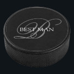 Best Man Monogram Eishockey Puck<br><div class="desc">Machen Sie Ihren eigenen Hockey-Puck. Personalisieren Sie dieses Design mit Ihrem eigenen Text. Sie können dieses Design weiter anpassen,  indem Sie den Link "Weitere Anpassung" auswählen,  falls gewünscht.</div>