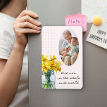 Best Nan Vertical Foto Pink Gingham und Affodien Magnet<br><div class="desc">Foto Kühlschrankmagnet mit eigenem Foto und kundenspezifischen Formulierungen wie zum Beispiel besten Nan in der ganzen Welt. Dieses niedliche Design besticht durch eine Mischung aus Blüten,  handgeschriebener Typografie und Gingham-Design in Rosa. Perfekt für Muttertag,  Geburtstag,  Geburt eines neuen Enkels etc.</div>