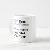 Best Pilot of the Year Newspaper Style Tasse (Vorderseite Links)