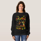 Best Sewing Mom Ever Sewing Machine Day Sewciopath Sweatshirt (Vorne ganz)