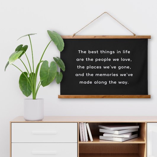 Best Things in Life Black Quote Landscape Wandteppich Mit Holzrahmen