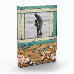 Best Uncle Ever Beach Personalisiert Custom Fotoblock<br><div class="desc">Personalisierter Foto Display Block mit Strandszene und blau-weiß gestörtem Holz für den besten Onkel Ever. Personalisieren Sie Ihre Daten,  indem Sie Ihr eigenes Foto hinzufügen und den Namen der Geber ändern. Verwenden Sie die Registerkarte "Personalisieren",  um Änderungen vorzunehmen</div>