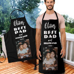 Best Vater und Husband Family Foto Keepake Black Schürze<br><div class="desc">Best Vater und Husband Familie Foto Keepake Black Schürze. Fügen Sie ein Foto,  den Namen des Vaters und jeden Text hinzu. Ein schöner Sake für Vater und Mann. Geschenk für Vatertag,  Geburtstag oder Weihnachten.</div>