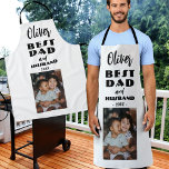 Best Vater und Husband Family Foto Keepake Schürze<br><div class="desc">Best Vater und Husband Familie Foto Keepake Schürze. Fügen Sie ein Foto,  den Namen des Vaters und jeden Text hinzu. Ein schöner Sake für Vater und Mann. Geschenk für Vatertag,  Geburtstag oder Weihnachten.</div>