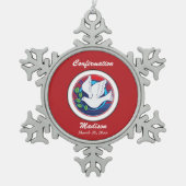 Bestätigung farbenfrohe Taube auf rotem Hintergrun Schneeflocken Zinn-Ornament (Vorderseite)