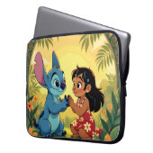 Beste Freunde fürs Leben – Lilo & Stitch Laptopschutzhülle (Vorderseite Links)