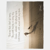 Beste Freunde Mädchen und Hund auf Strand Fleecedecke (Vorderseite)